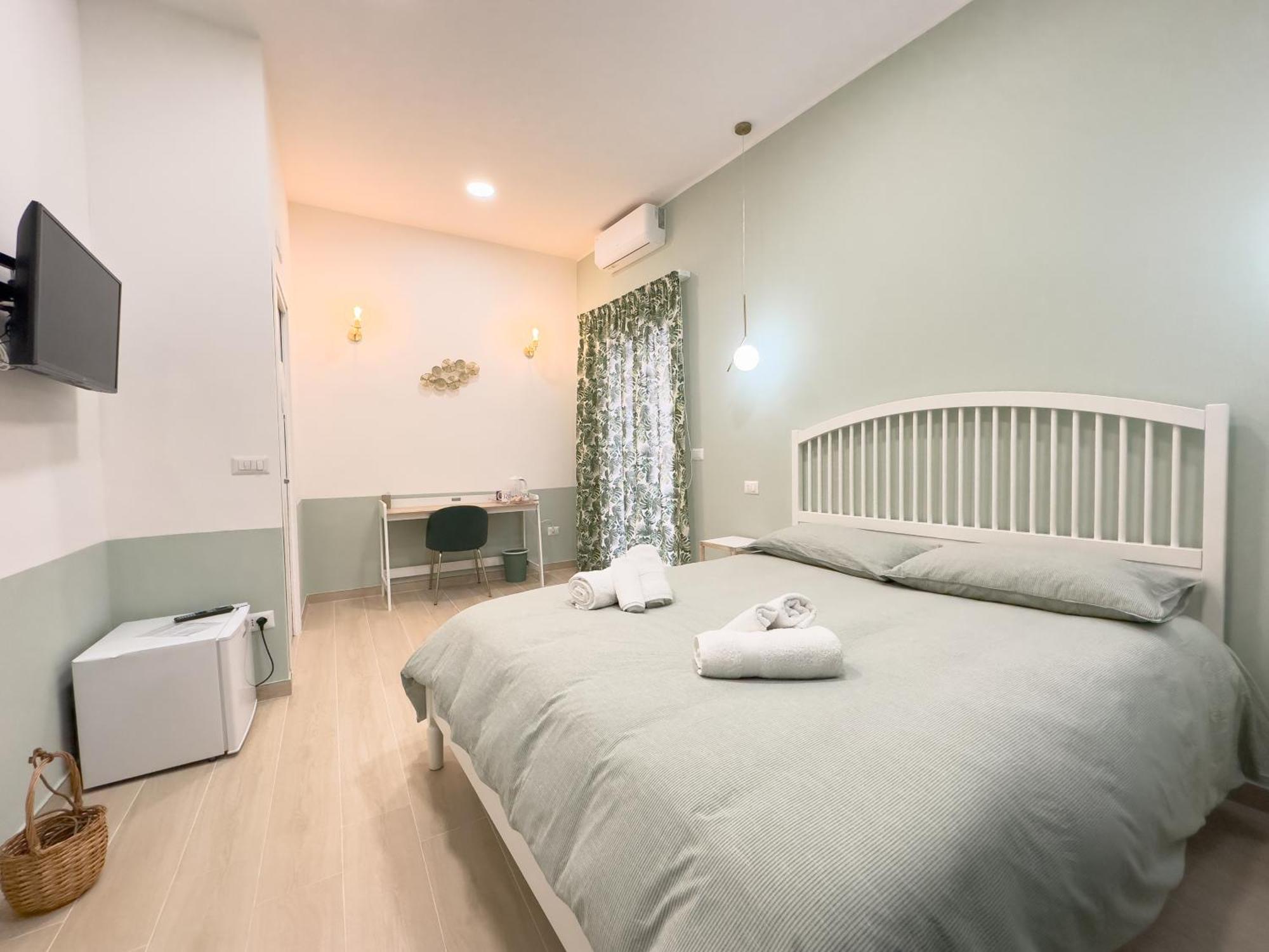 Real Poggio Hotel Наполи Екстериор снимка