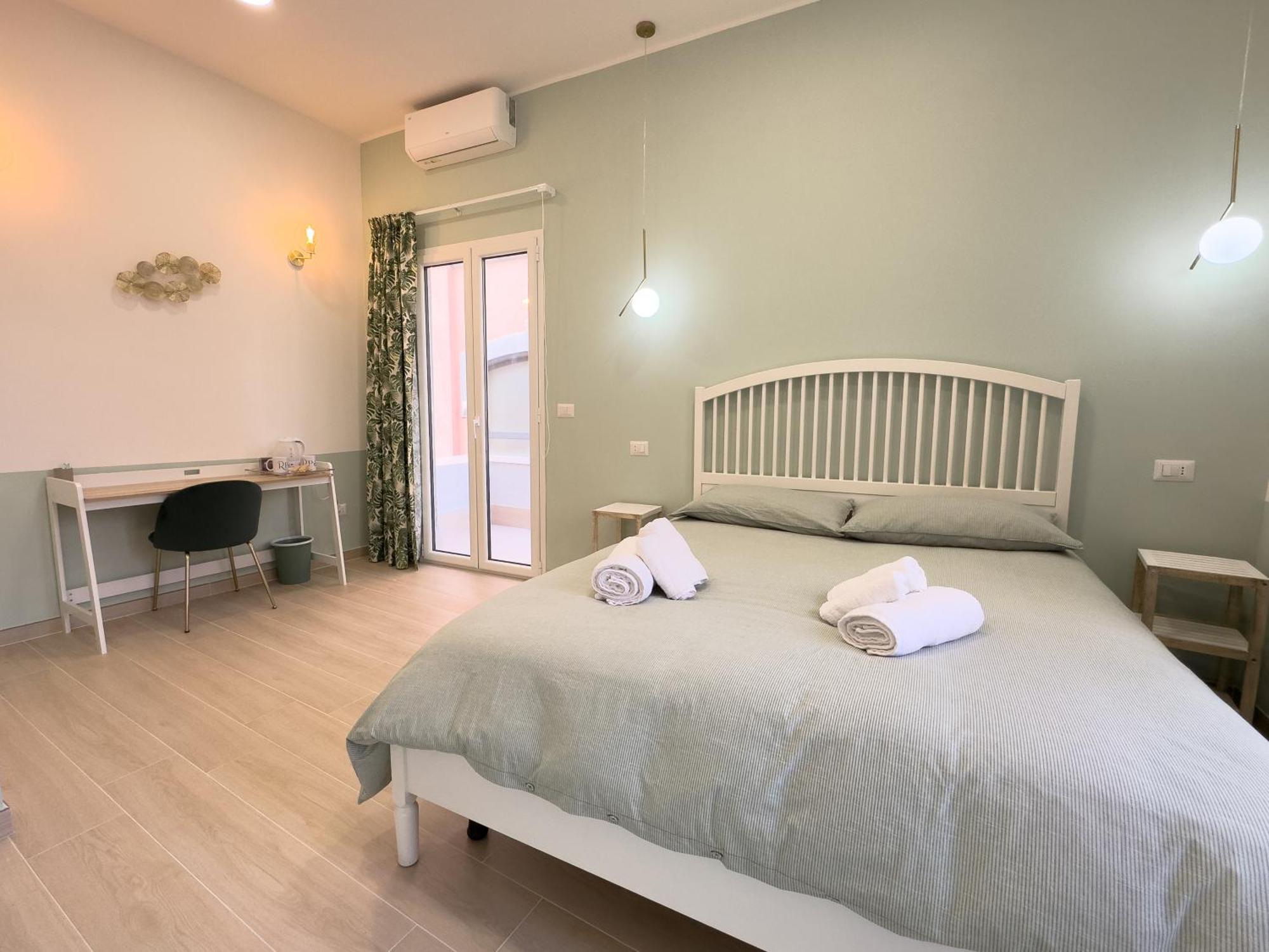 Real Poggio Hotel Наполи Екстериор снимка