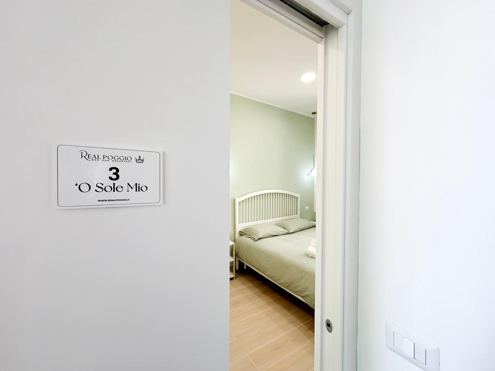 Real Poggio Hotel Наполи Екстериор снимка