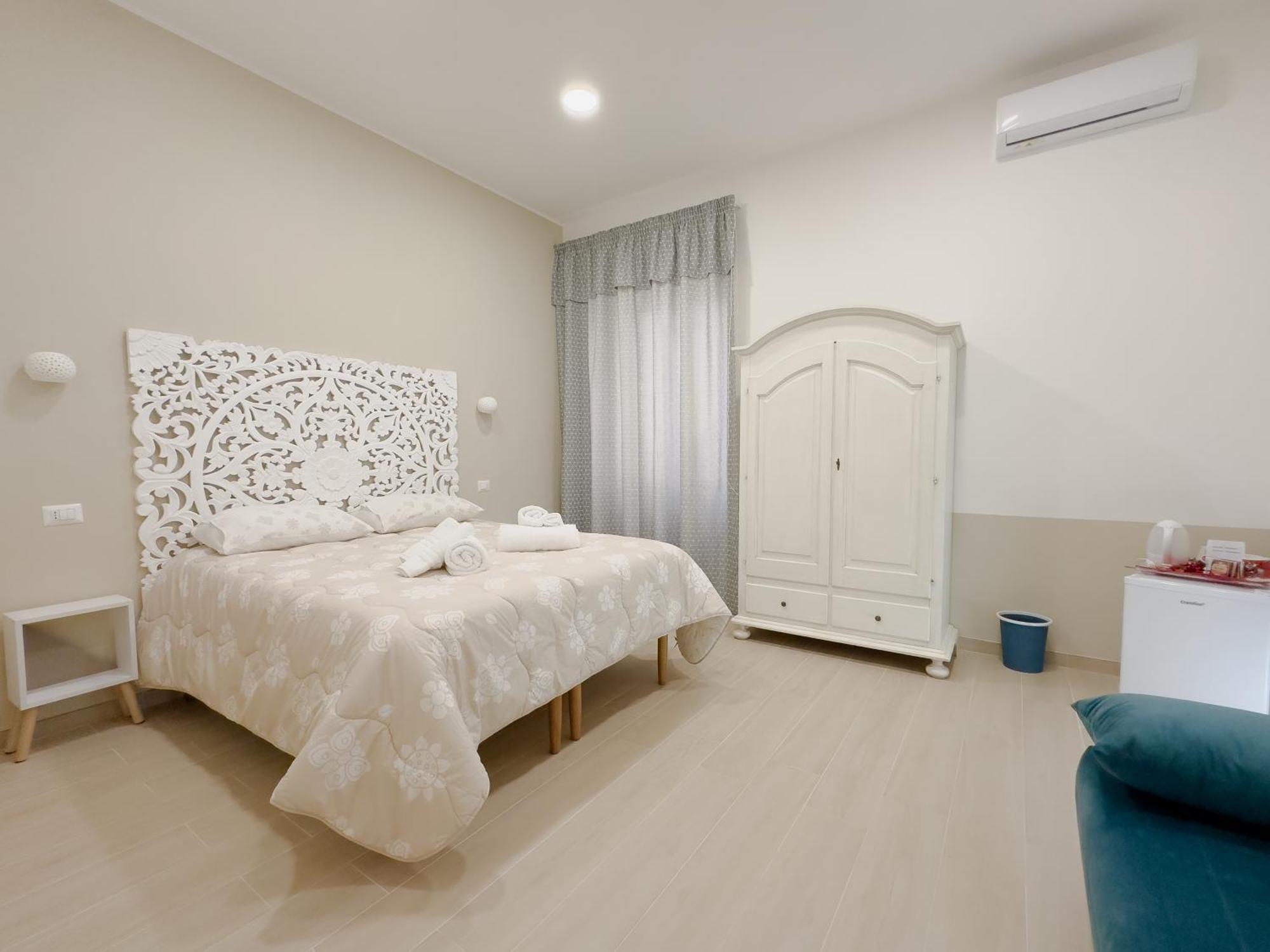 Real Poggio Hotel Наполи Екстериор снимка