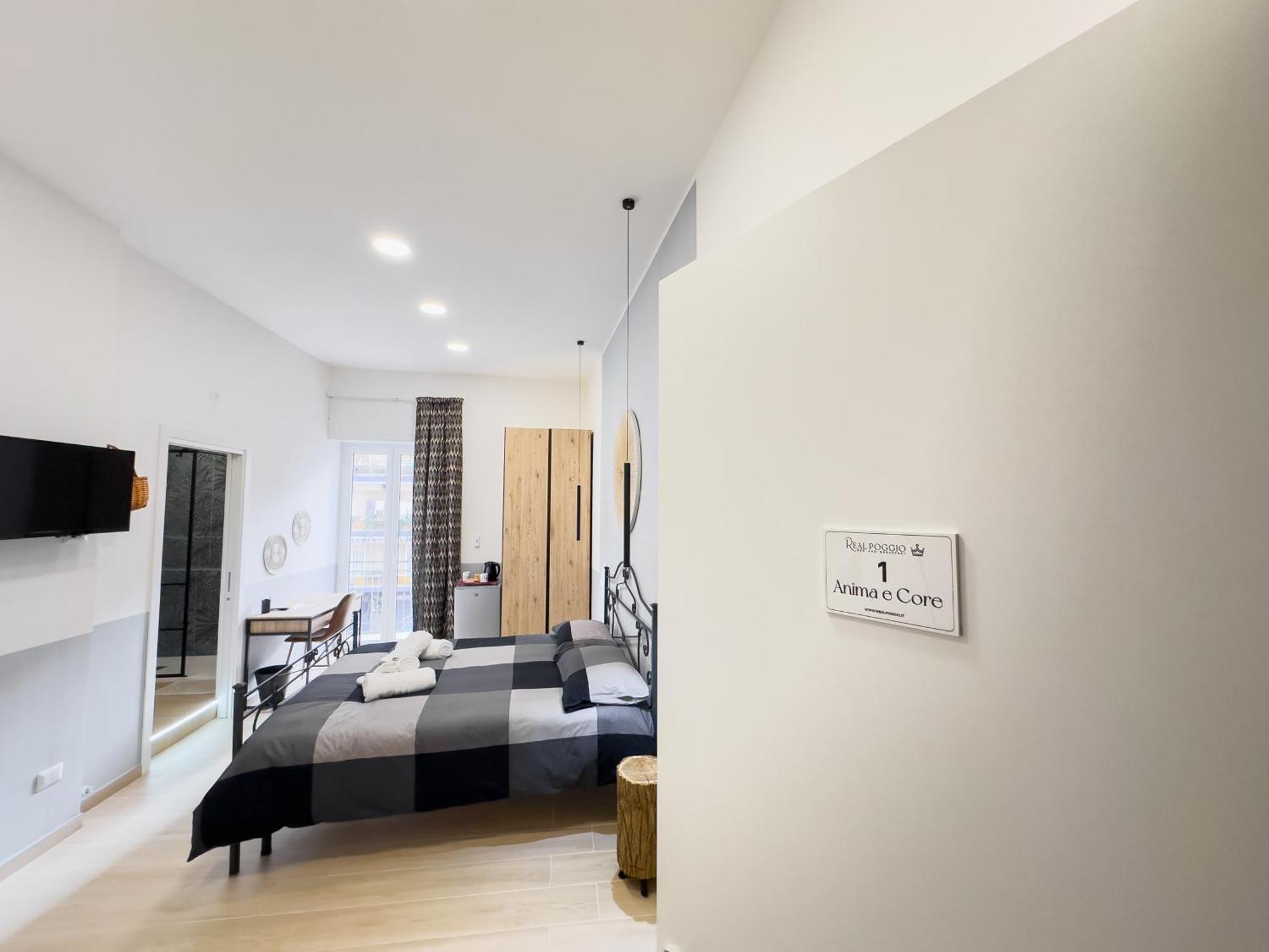 Real Poggio Hotel Наполи Екстериор снимка