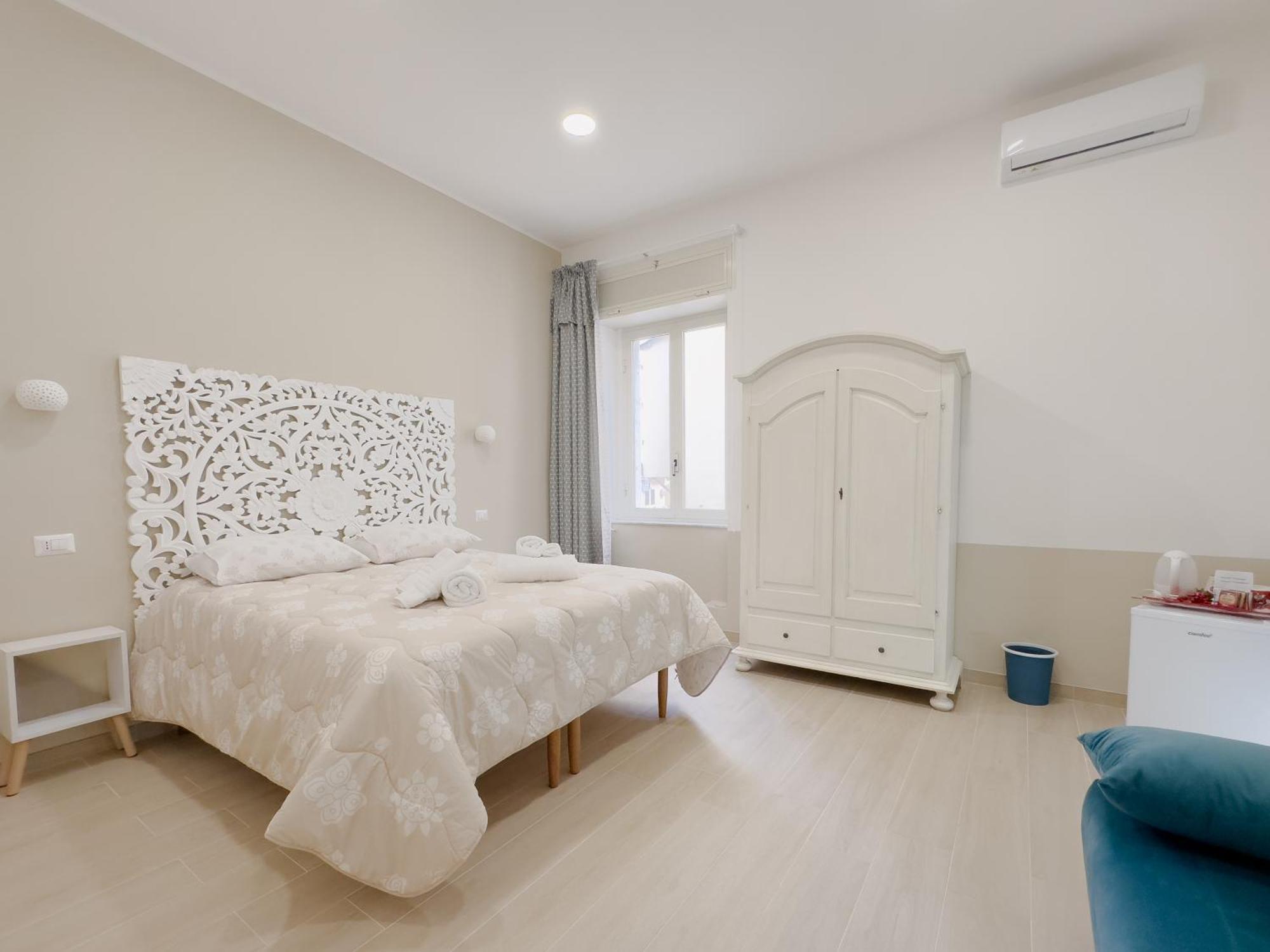 Real Poggio Hotel Наполи Екстериор снимка